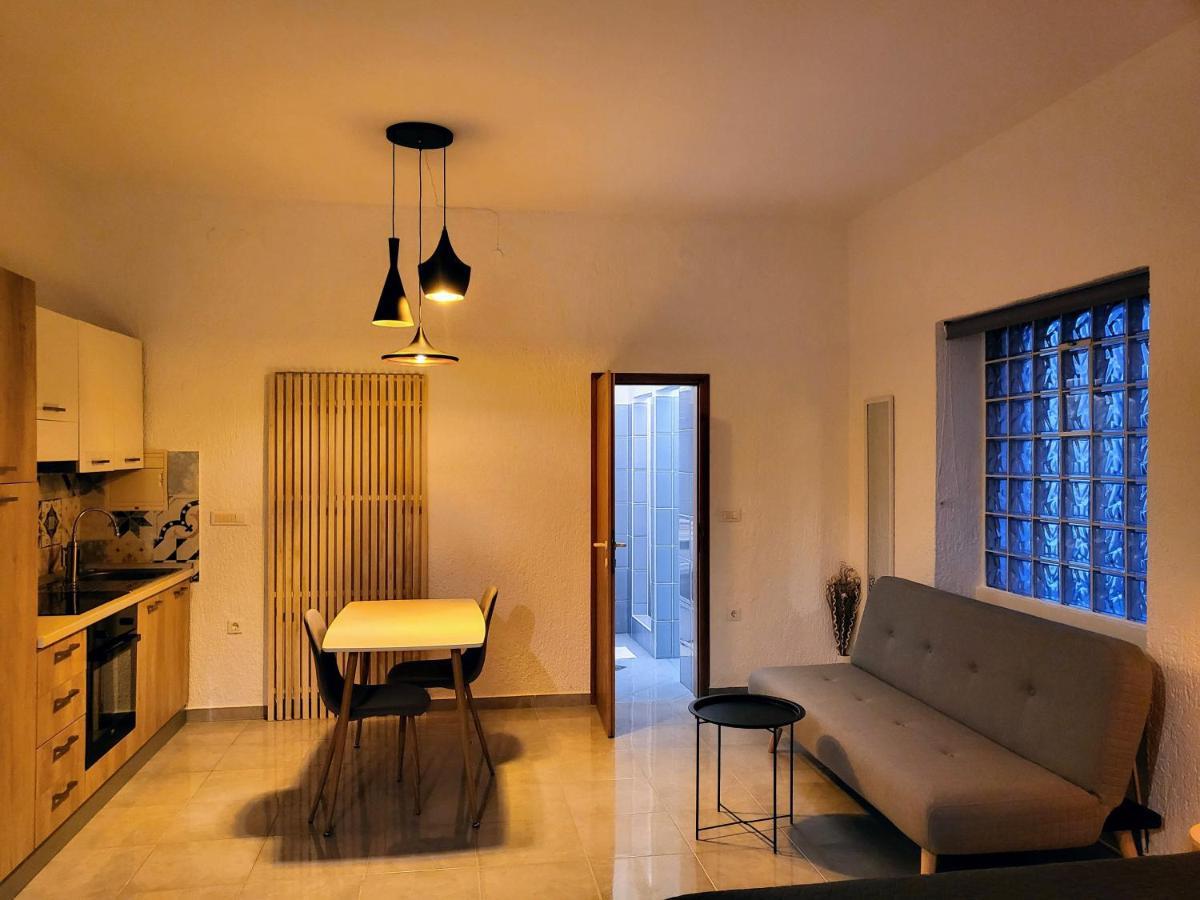 Studio Square Funtana Exterior foto